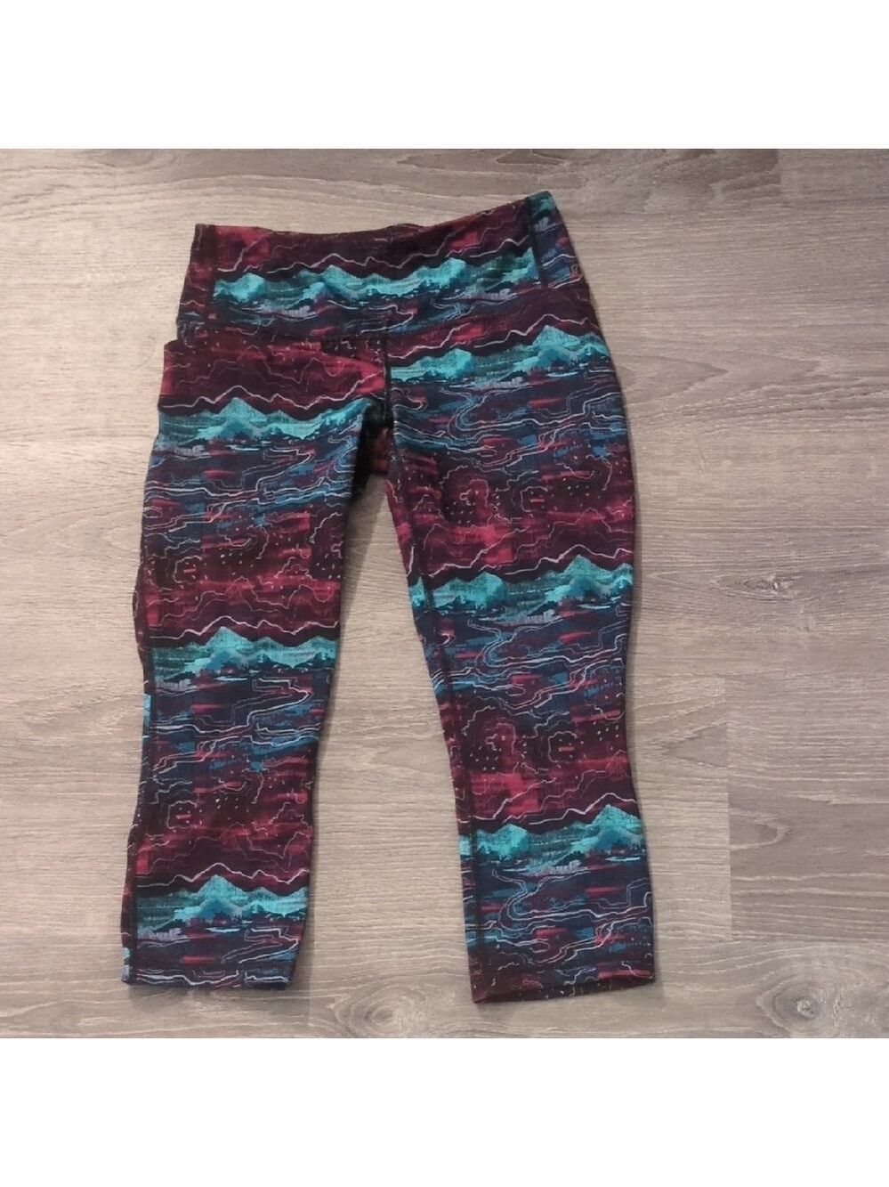 Patagonia Centered Crops Size Small
